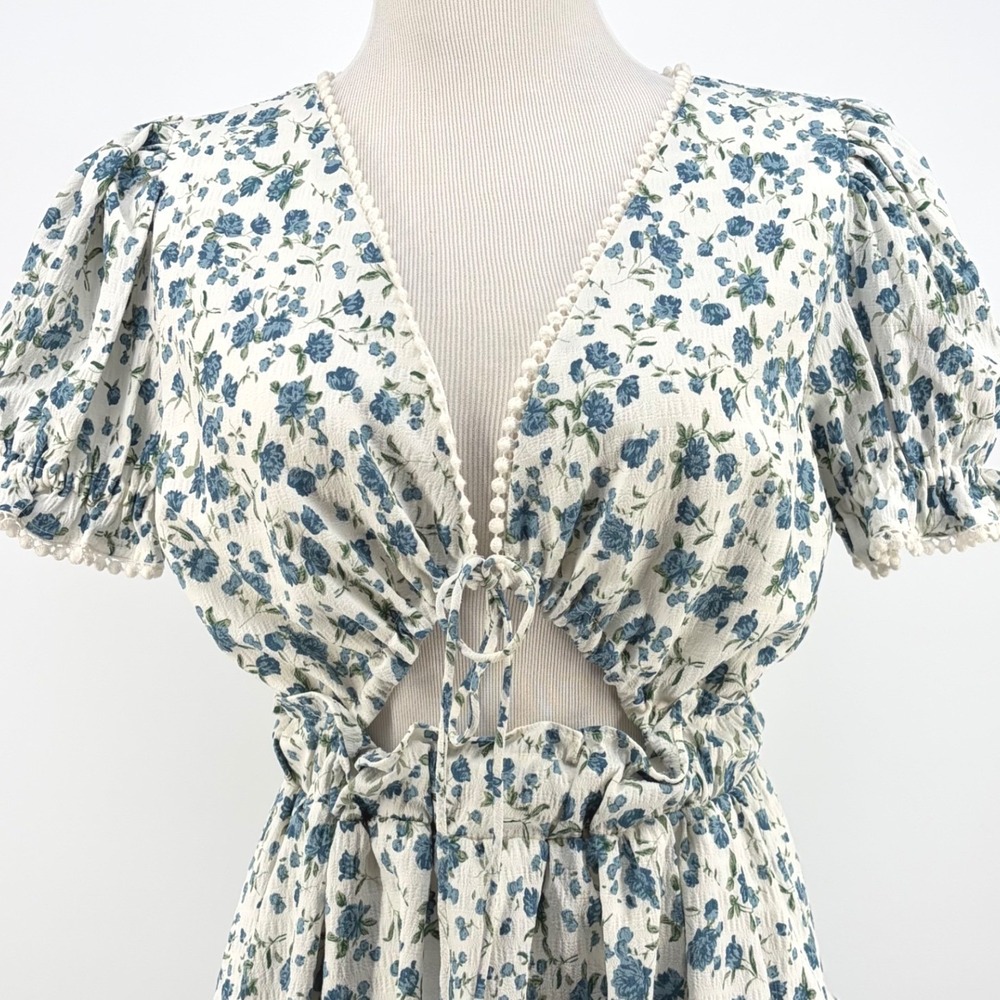 On You Floral Keyhole Front Mini Dress Blue White Lace Trim Romantic M Coquette - Picture 2 of 11